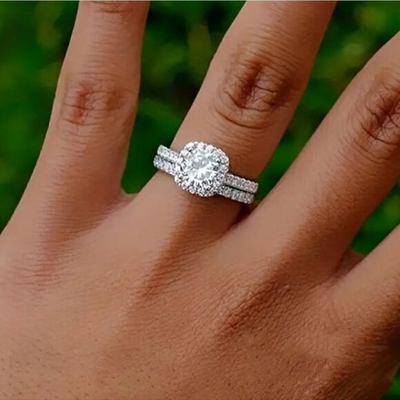 Timeless Dazzling Zircon Ring Classic yet Fashion - Picture 7 of 7